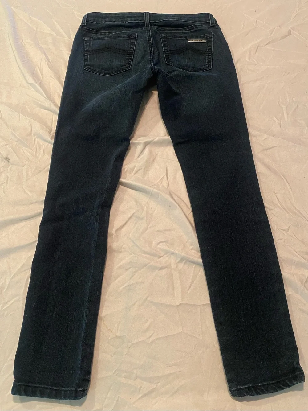 Michael Kors Dark Wash Skinny Jeans Size 6 Silver Metal Logo Bar Slim Indigo